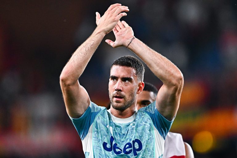 Barcelona striker target leaning towards renewal with current club after recent meeting – report